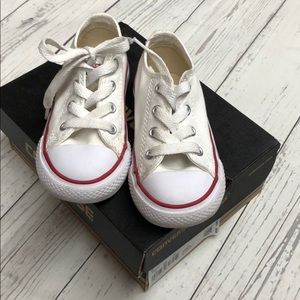 Converse infant size 7 - white